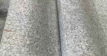 天津芙蓉白S型拉丝面路沿石