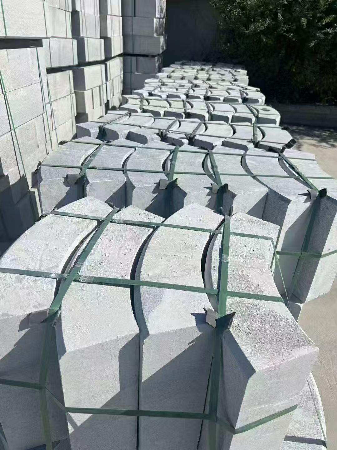 天津 芝麻灰弧形路沿石