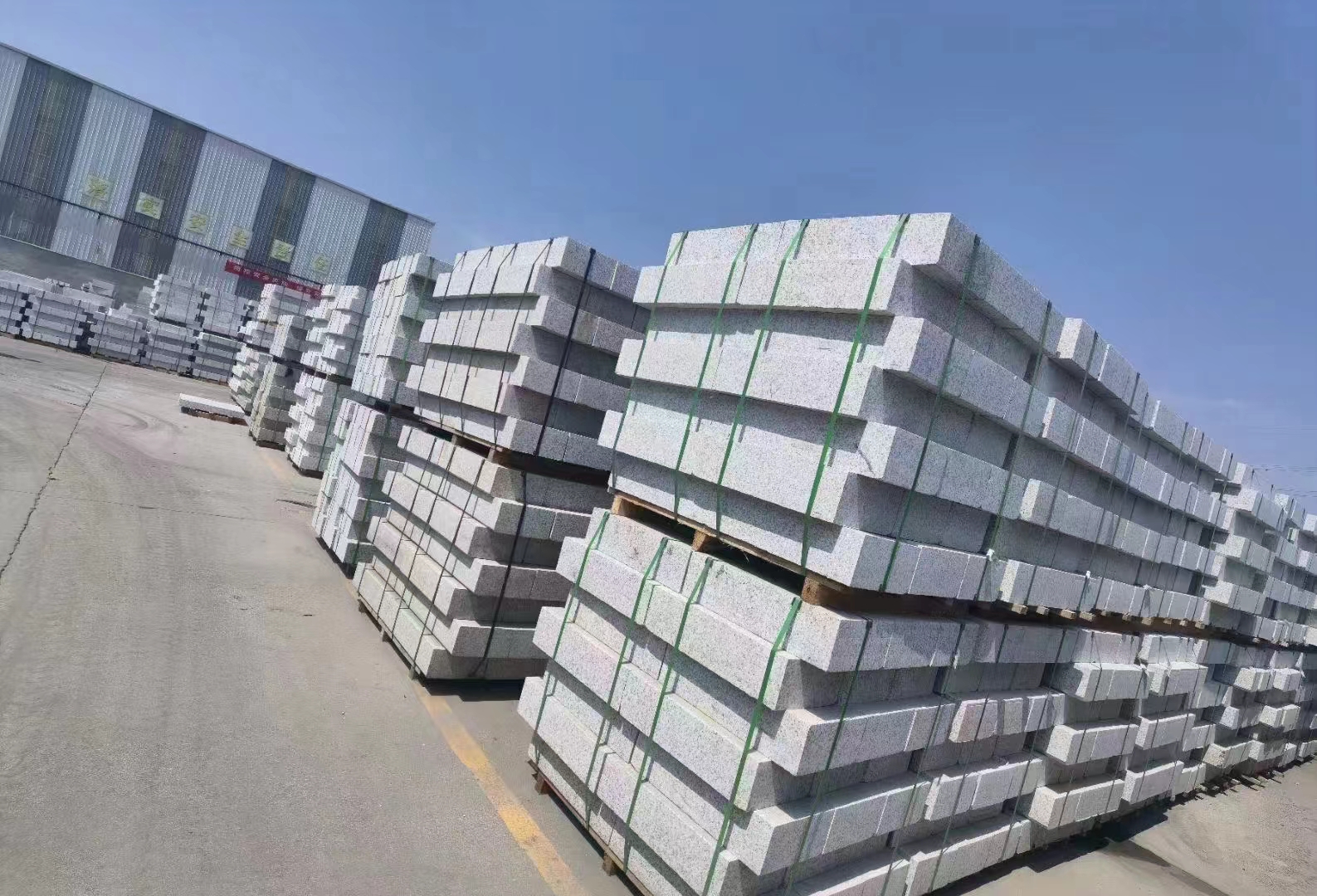 天津芝麻白路沿石如何进行正确铺设